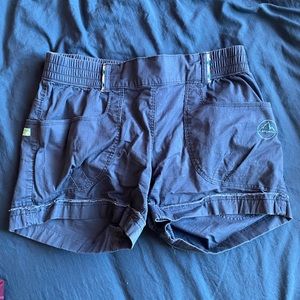 La sportiva navy blue no rip shorts